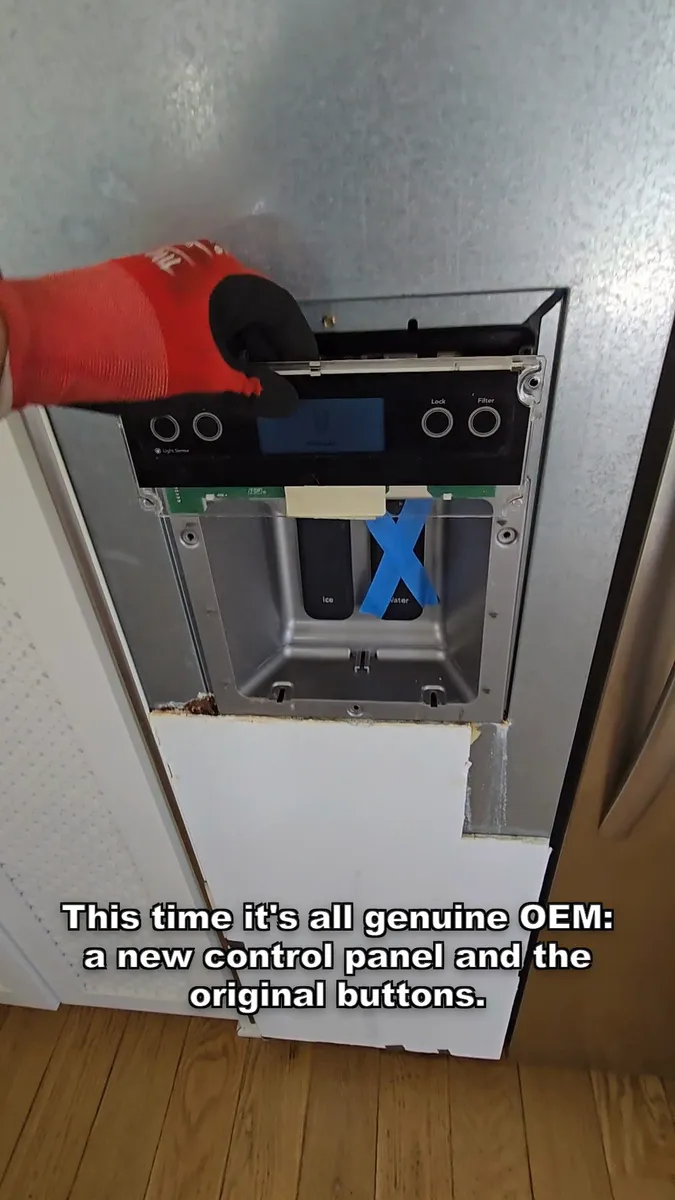 Nuevo panel de control OEM y membrana de botones instalados en el alojamiento del dispensador