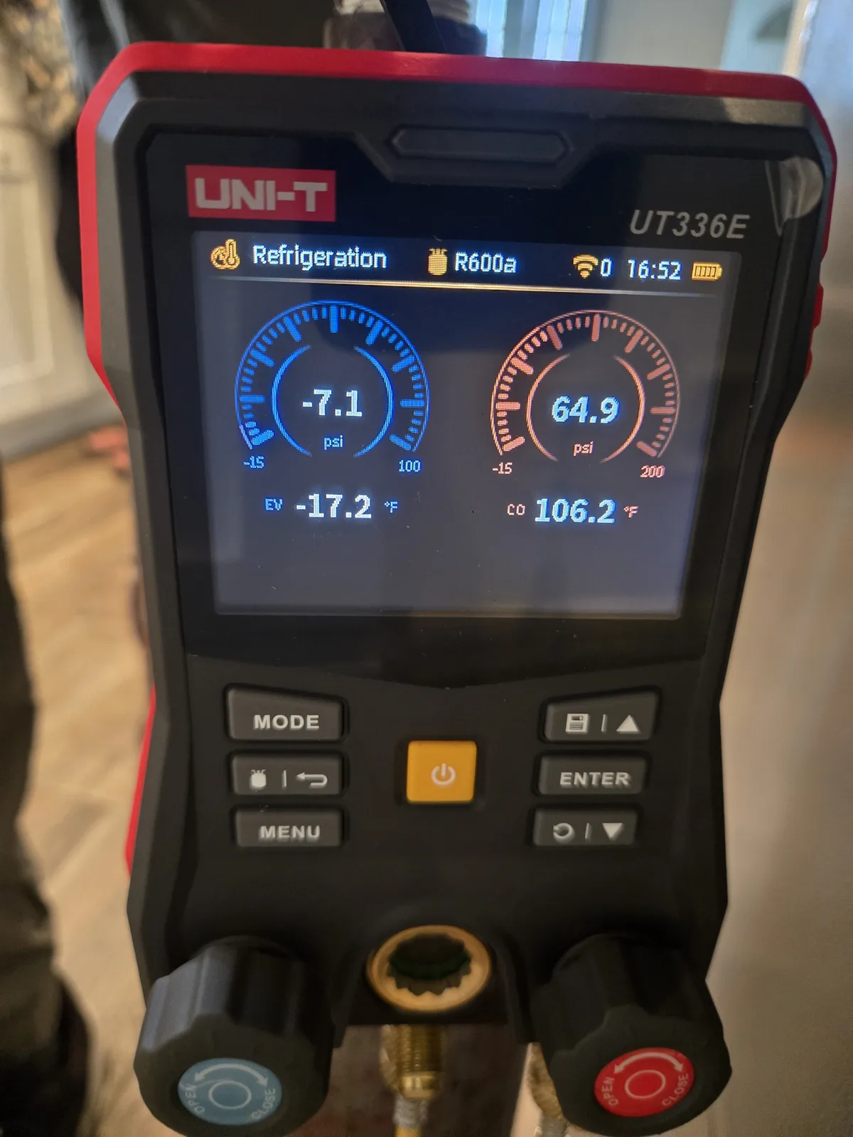 Digital manifold gauge showing minus 7.1 PSI on the low side with the new compressor running