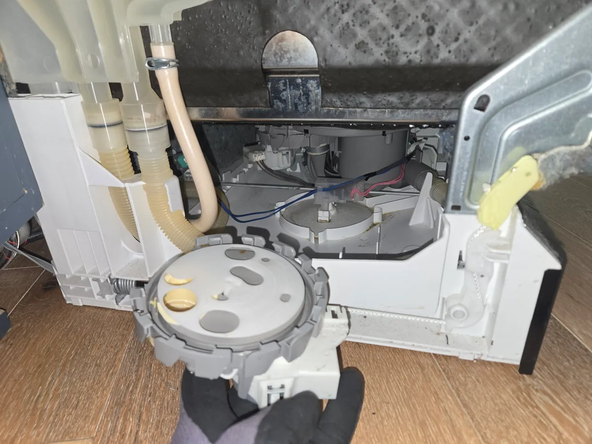 Bosch dishwasher diverter motor area opened during service